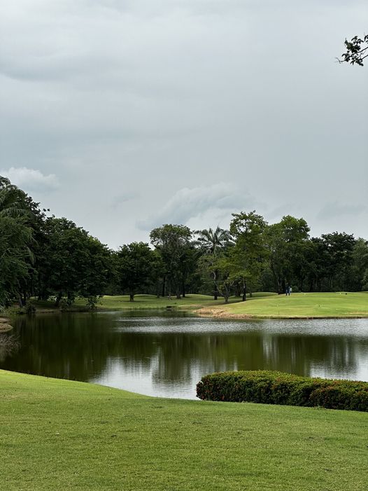 สนามกอล์ฟไดนาสตี้ แอนด์ คันทรีคลับ Dynasty Golf amp Country Club golf golf course body of water and grass