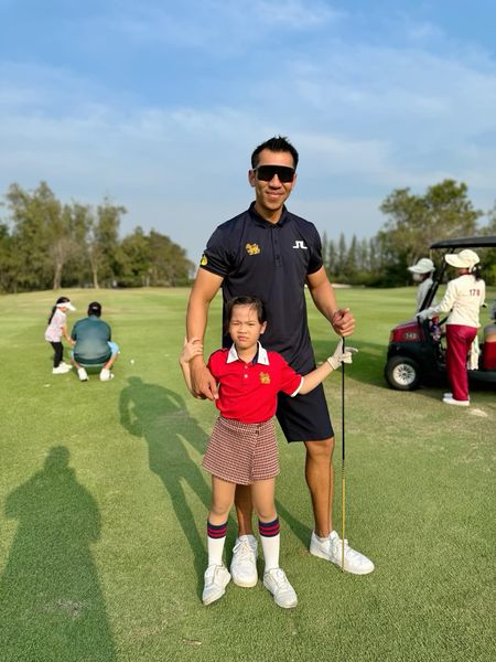 Muang Kaew Golf Course nbsp 4 people people golfing and golf course