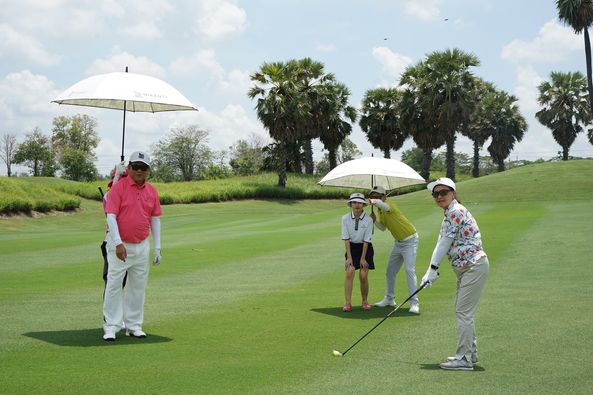 Nikanti Golf Club Nakhon Pathom nbsp 4 people people golfing golf cart and golf course