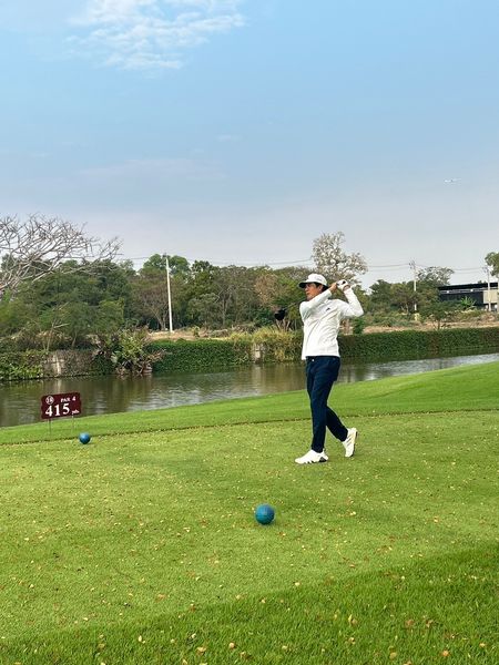 The Royal Golf amp Country Club nbsp 1 คน กำลังตีกอล์ฟ และ สนามกอล์ฟ-2