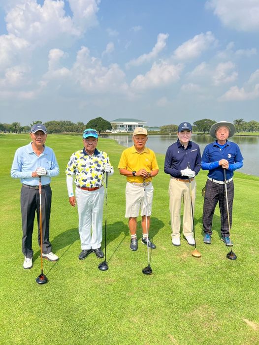 The Royal Golf amp Country Club nbsp 5 คน ผู้คนกำลังตีกอล์ฟ และ สนามกอล์ฟ