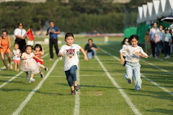 The Royal Bangkok Sports Club nbsp 12 people child people playing American football people playing football and grass