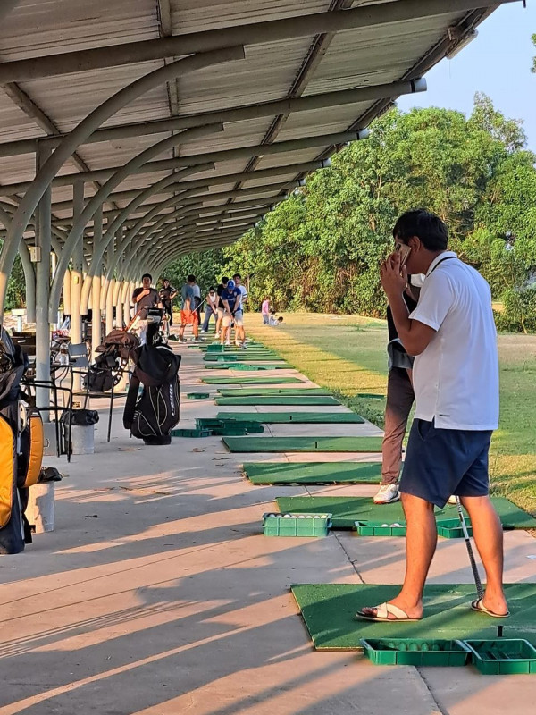 สนามกอล์ฟ 331 Golf Club nbsp 6 people and people golfing