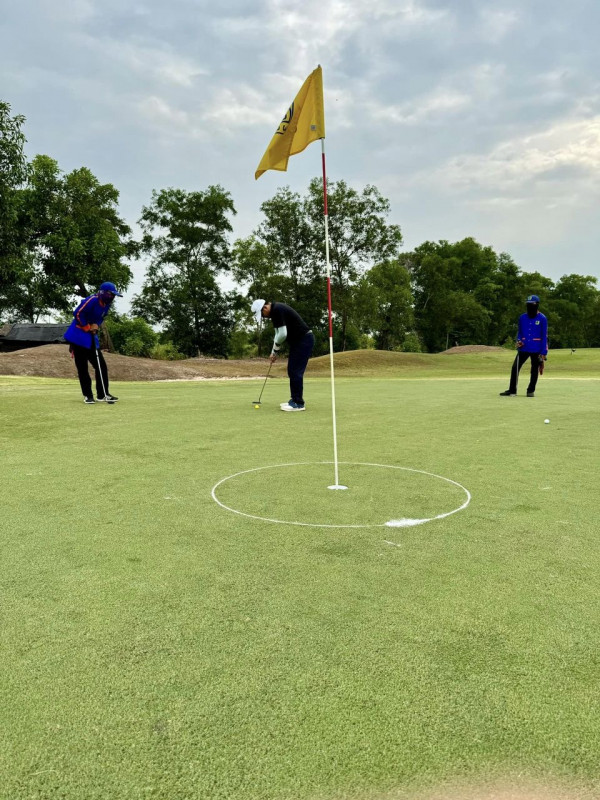 สนามกอล์ฟ 331 Golf Club nbsp 3 people people golfing and golf course