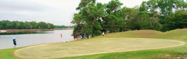สนามกอล์ฟ 331 Golf Club nbsp 2 คน ผู้คนกำลังตีกอล์ฟ และ สนามกอล์ฟ