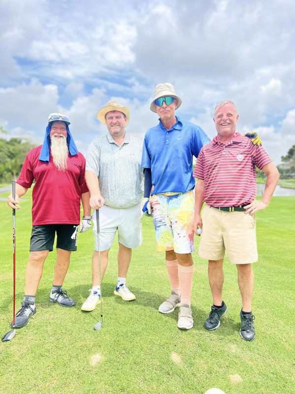 The Royal Golf amp Country Club nbsp 4 คน ผู้คนกำลังตีกอล์ฟ และ สนามกอล์ฟ