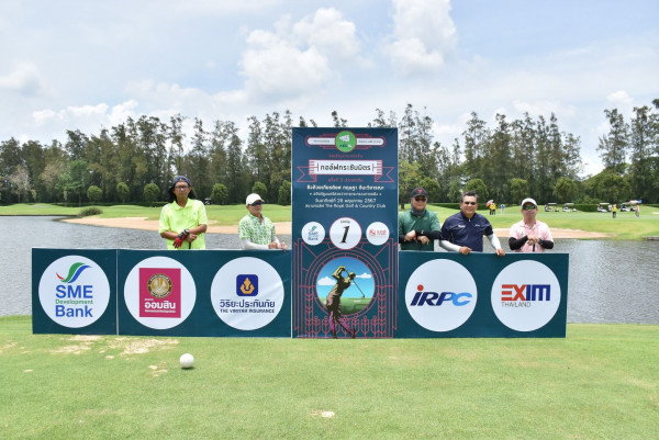 The Royal Golf amp Country Club nbsp 5 คน ผู้คนกำลังตีกอล์ฟ สนามกอล์ฟ และ ข้อความ