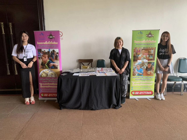 Nakhon Chaisri Golf Club nbsp 5 คน และ ข้อความ