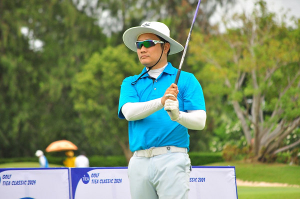 The Royal Golf amp Country Club nbsp 1 คน กำลังตีกอล์ฟ สนามกอล์ฟ และ ข้อความพูดว่า GOLF TIEA CLASSIC CLASSIC2024 2024 GOLF TIEA TIEA CLASSIC TIEACLASSIC2024 2024 ISSIC SSIC2024 2024 เหลืออีก 6 รายการ