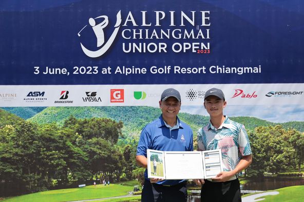 Alpinegolfresort Chiangmai 3 people people golfing and text