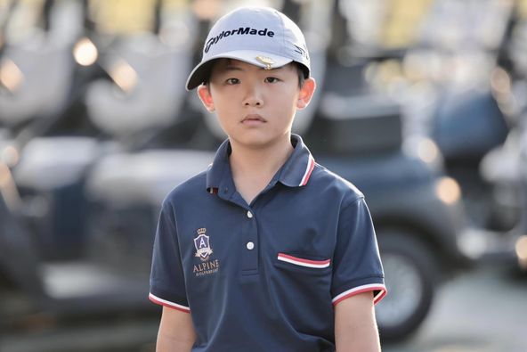 Alpinegolfresort Chiangmai 1 person golfing and text