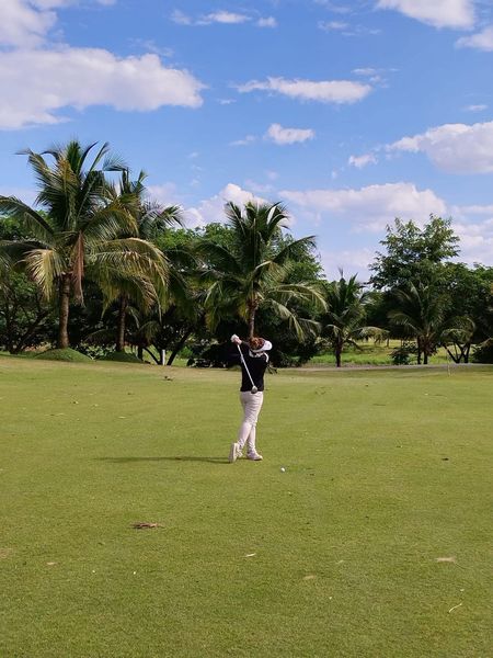 สนามกอล์ฟหริภุญชัย กอล์ฟคลับ 1 person golfing and golf course-5