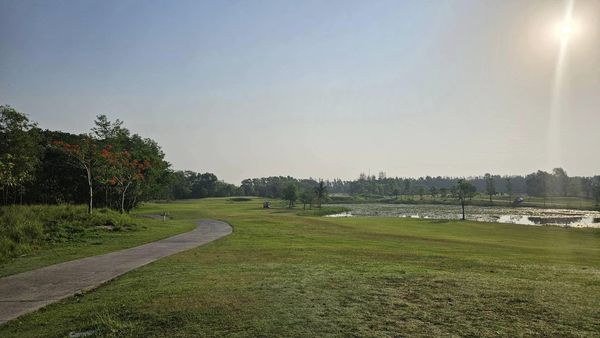 สนามกอล์ฟหริภุญชัย กอล์ฟคลับ lake grass fog golf course and horizon