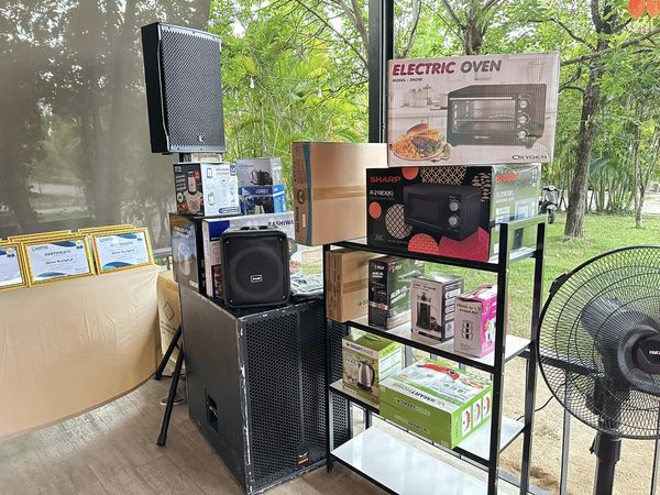 สนามกอล์ฟหริภุญชัย กอล์ฟคลับ speaker and text