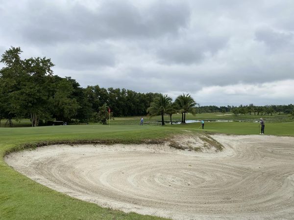 สนามกอล์ฟหริภุญชัย กอล์ฟคลับ 3 people people golfing and golf course
