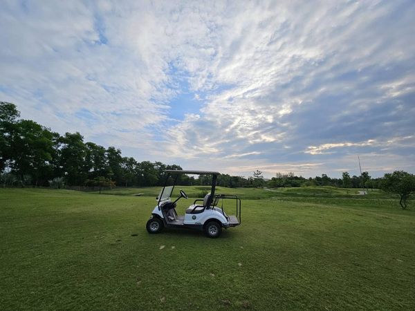 สนามกอล์ฟหริภุญชัย กอล์ฟคลับ golf golf cart grass and golf course