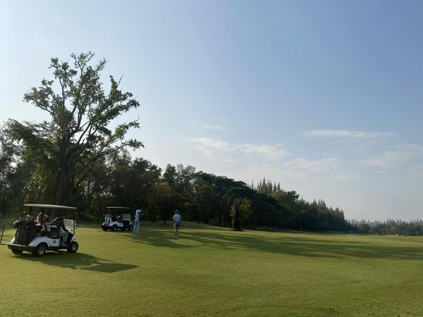 สนามกอล์ฟหริภุญชัย กอล์ฟคลับ 3 people people golfing golf cart and golf course