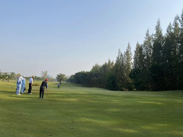สนามกอล์ฟหริภุญชัย กอล์ฟคลับ 5 people people golfing golf cart and golf course