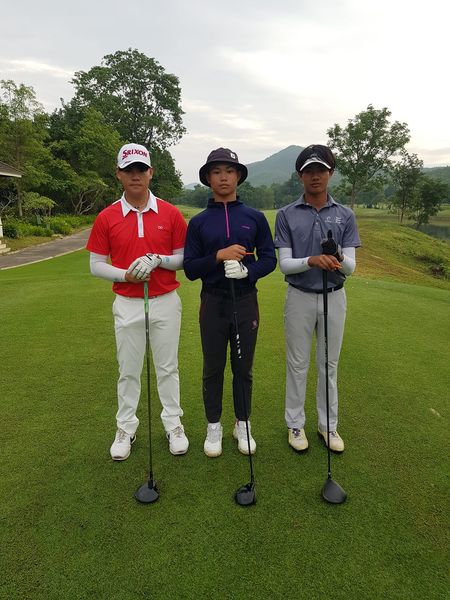 Alpinegolfresort Chiangmai 3 people people golfing golf course and SRIXON
