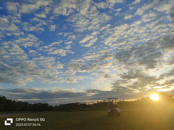 สนามกอล์ฟหริภุญชัย กอล์ฟคลับ golf cart twilight horizon golf course grass and cloud