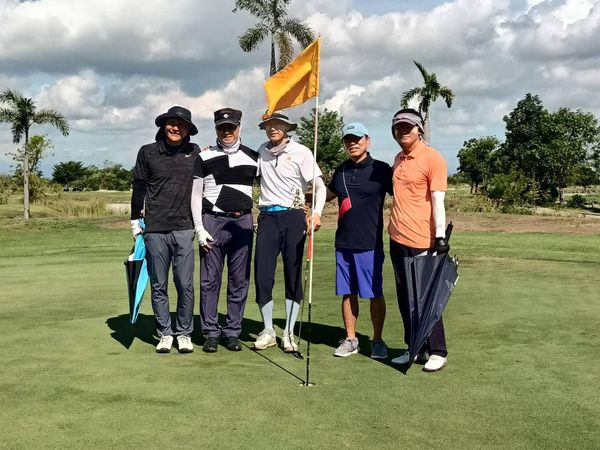 Gassan Panorama Golf Club 5 people people golfing and golf course