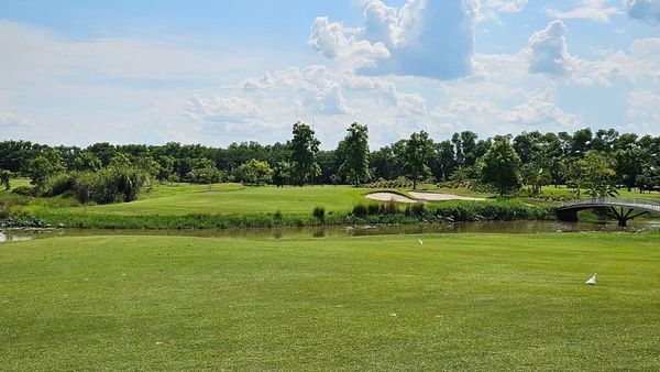 สนามกอล์ฟหริภุญชัย กอล์ฟคลับ golf golf cart grass and golf course