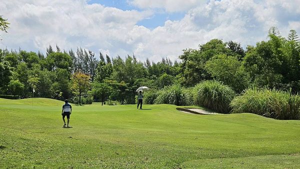 สนามกอล์ฟหริภุญชัย กอล์ฟคลับ 2 people people golfing golf cart and golf course