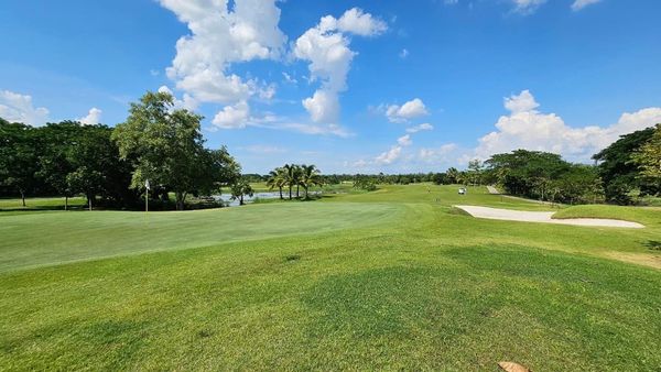 สนามกอล์ฟหริภุญชัย กอล์ฟคลับ golf golf cart and golf course