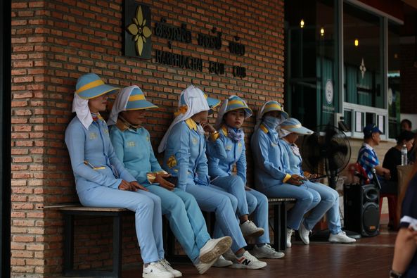 สนามกอล์ฟหริภุญชัย กอล์ฟคลับ 8 people