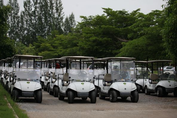 สนามกอล์ฟหริภุญชัย กอล์ฟคลับ golf golf cart golf course and text
