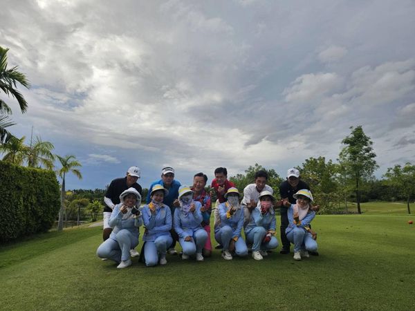 สนามกอล์ฟหริภุญชัย กอล์ฟคลับ 10 people people golfing grass and golf course