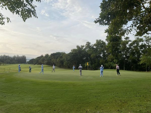 สนามกอล์ฟหริภุญชัย กอล์ฟคลับ 8 people people golfing golf cart and golf course