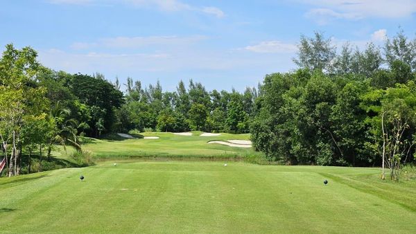 สนามกอล์ฟหริภุญชัย กอล์ฟคลับ golf golf cart golf course and grass
