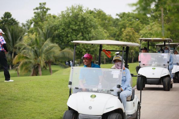 สนามกอล์ฟหริภุญชัย กอล์ฟคลับ 5 people people golfing golf cart and golf course