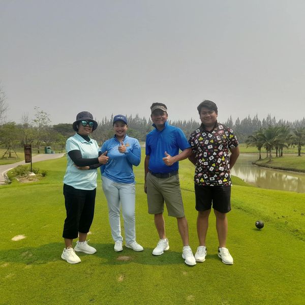 สนามกอล์ฟหริภุญชัย กอล์ฟคลับ 4 people people golfing and golf course