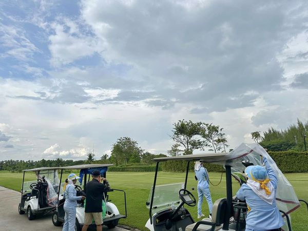 สนามกอล์ฟหริภุญชัย กอล์ฟคลับ 4 people people golfing golf cart and golf course