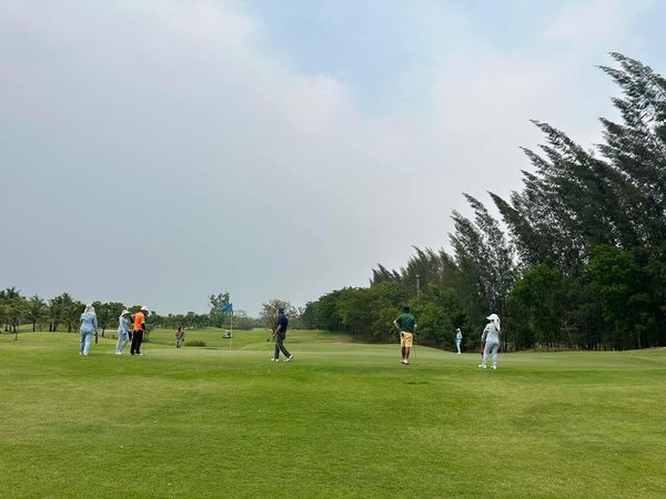 สนามกอล์ฟหริภุญชัย กอล์ฟคลับ 8 people people golfing and golf course
