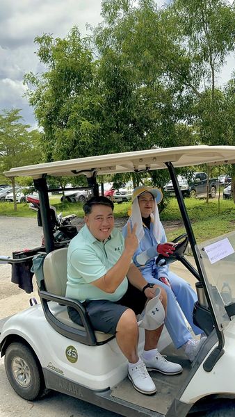 สนามกอล์ฟหริภุญชัย กอล์ฟคลับ 1 person golfing golf cart and golf course-5