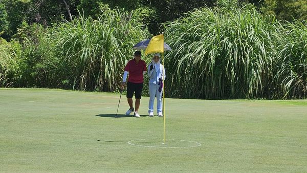 สนามกอล์ฟหริภุญชัย กอล์ฟคลับ 2 people people golfing golf cart and golf course
