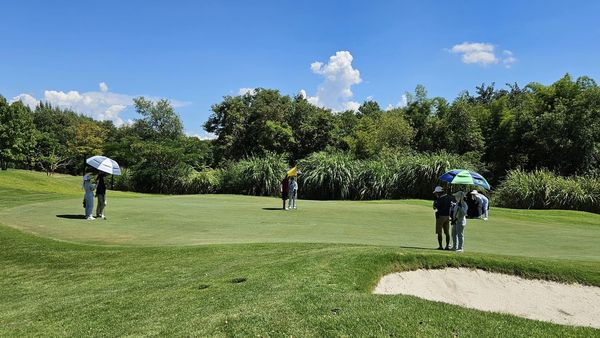 สนามกอล์ฟหริภุญชัย กอล์ฟคลับ 6 people people golfing golf cart and golf course