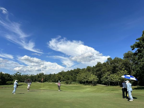 สนามกอล์ฟหริภุญชัย กอล์ฟคลับ 5 people people golfing golf cart and golf course