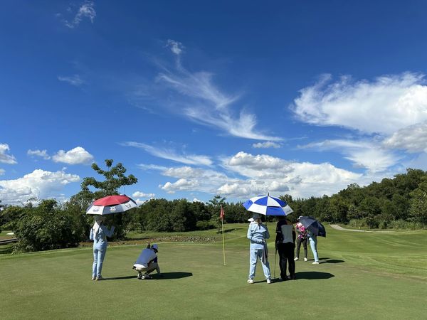 สนามกอล์ฟหริภุญชัย กอล์ฟคลับ 6 people people golfing golf cart and golf course
