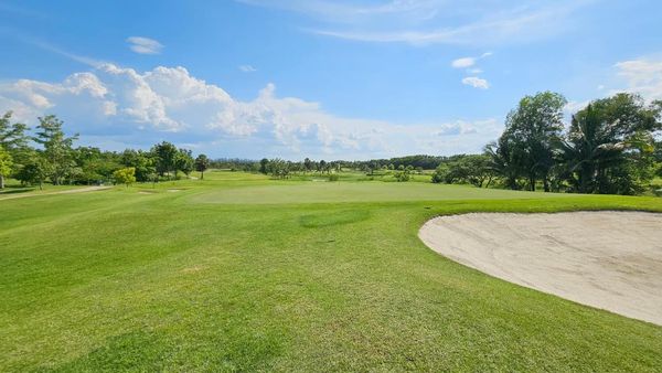 สนามกอล์ฟหริภุญชัย กอล์ฟคลับ golf golf cart and golf course