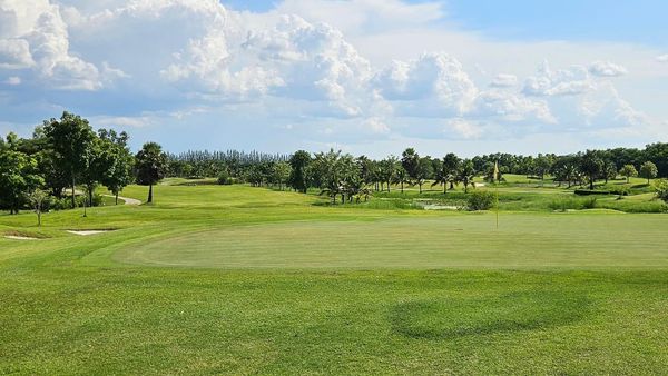 สนามกอล์ฟหริภุญชัย กอล์ฟคลับ golf golf cart golf course and grass
