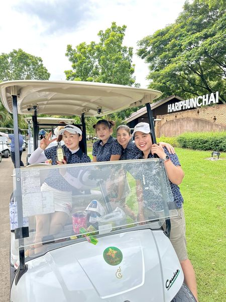 สนามกอล์ฟหริภุญชัย กอล์ฟคลับ 5 people people golfing golf cart golf course and text
