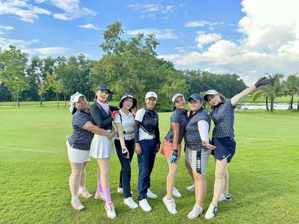 สนามกอล์ฟหริภุญชัย กอล์ฟคลับ golf golf course and text