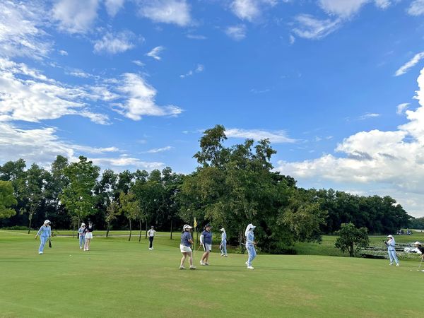 สนามกอล์ฟหริภุญชัย กอล์ฟคลับ 8 people people golfing and golf course
