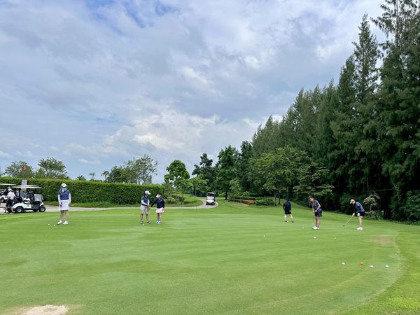 สนามกอล์ฟหริภุญชัย กอล์ฟคลับ 8 people people golfing golf cart and golf course