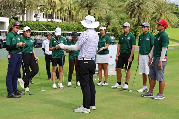 Alpinegolfresort Chiangmai 9 people people golfing golf course and text