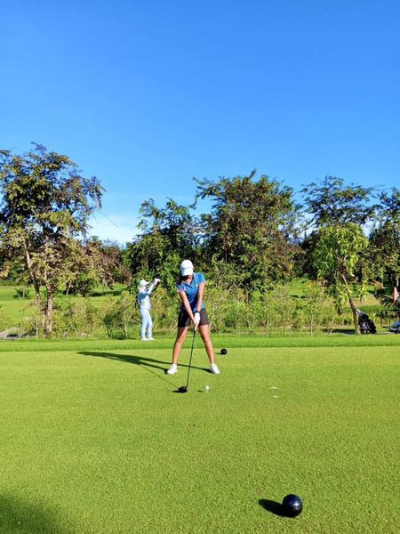 สนามกอล์ฟหริภุญชัย กอล์ฟคลับ 2 people people golfing and golf course